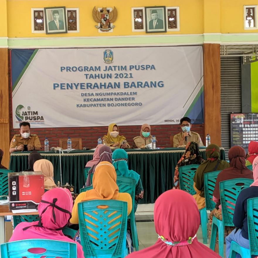 PENYERAHAN BANTUAN PROGRAM JATIM PUSPA DI DESA NGUMPAKDALEM